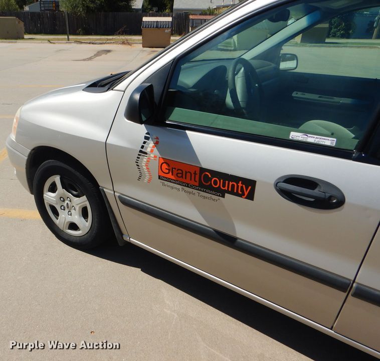 image for item FJ9771 2004 Ford Freestar SE