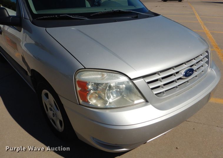 image for item FJ9771 2004 Ford Freestar SE