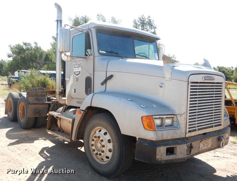 image for item FK9771 2000 Freightliner FLD semi truck