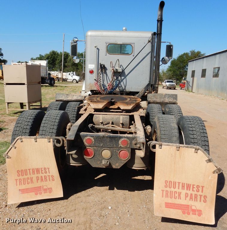 image for item FK9771 2000 Freightliner FLD semi truck