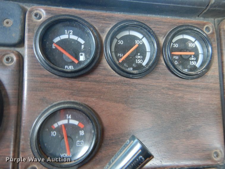 image for item FK9771 2000 Freightliner FLD semi truck