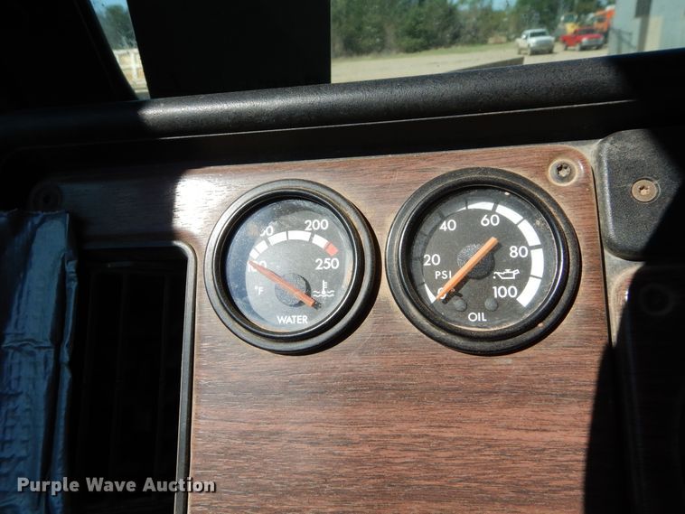 image for item FK9771 2000 Freightliner FLD semi truck