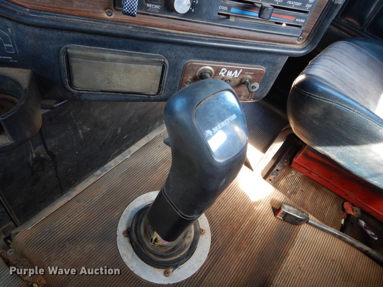 image for item FK9771 2000 Freightliner FLD semi truck