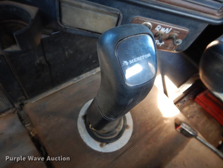 image for item FK9771 2000 Freightliner FLD semi truck