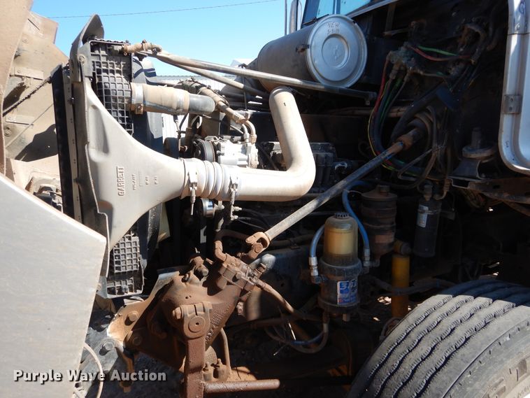 image for item FK9771 2000 Freightliner FLD semi truck