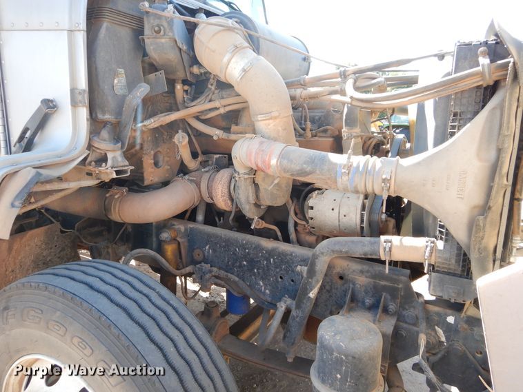 image for item FK9771 2000 Freightliner FLD semi truck