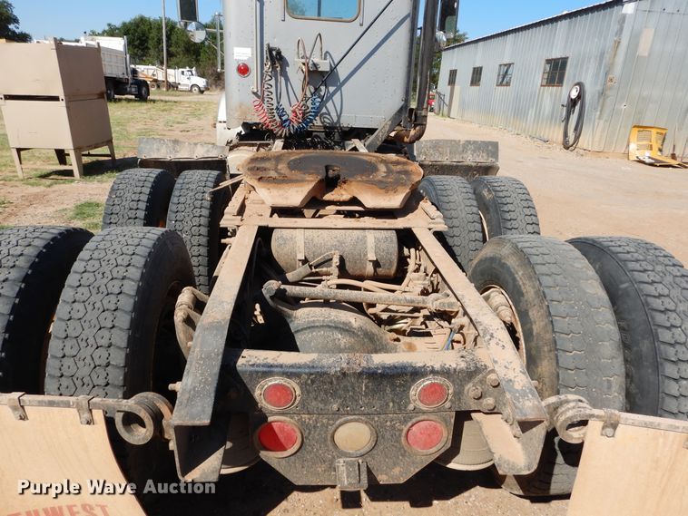 image for item FK9771 2000 Freightliner FLD semi truck