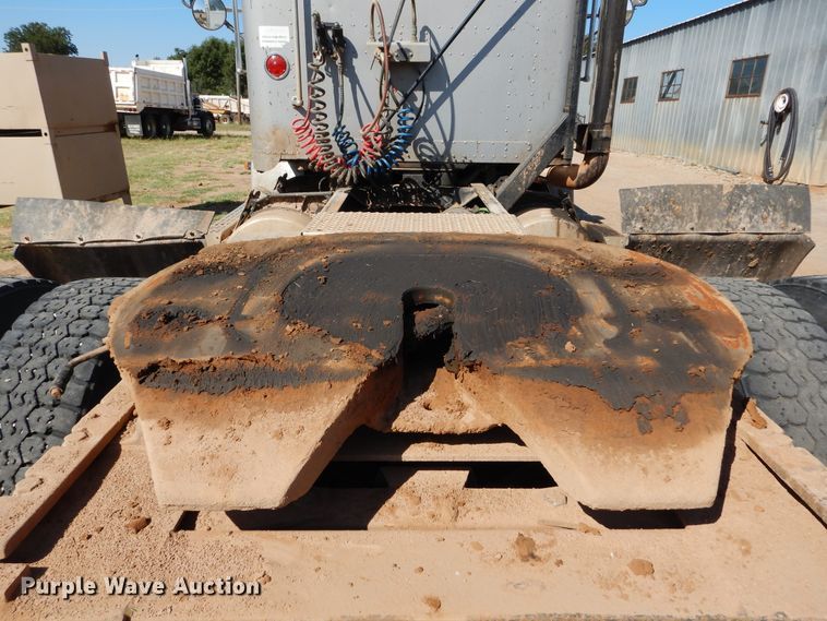 image for item FK9771 2000 Freightliner FLD semi truck