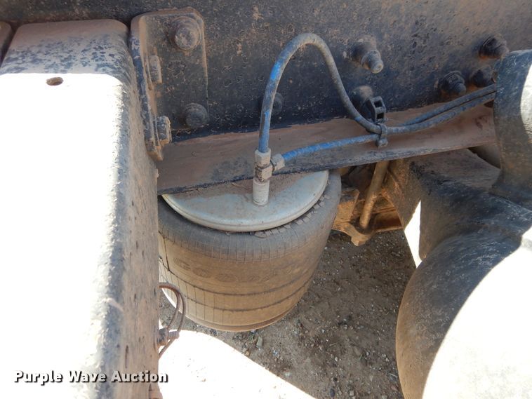 image for item FK9771 2000 Freightliner FLD semi truck