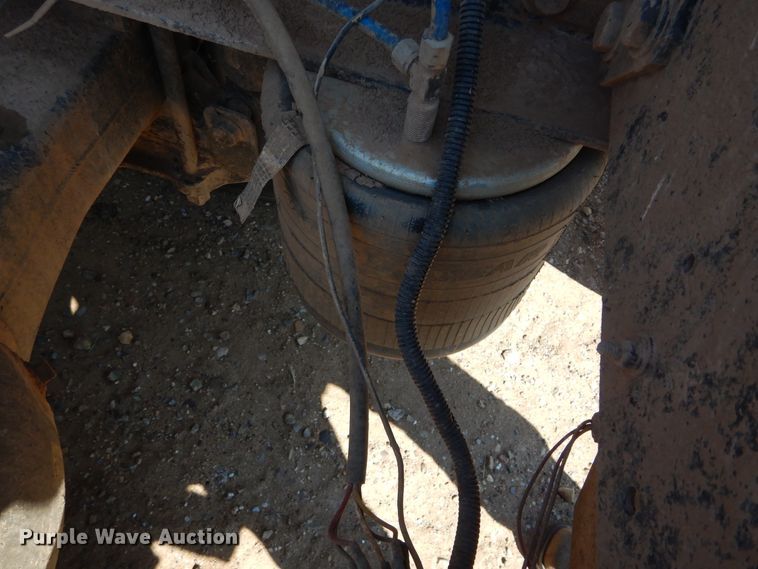 image for item FK9771 2000 Freightliner FLD semi truck