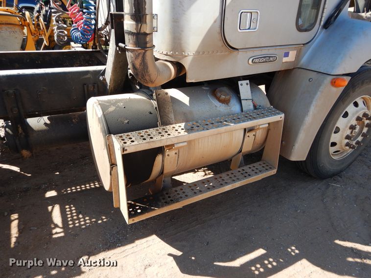 image for item FK9771 2000 Freightliner FLD semi truck