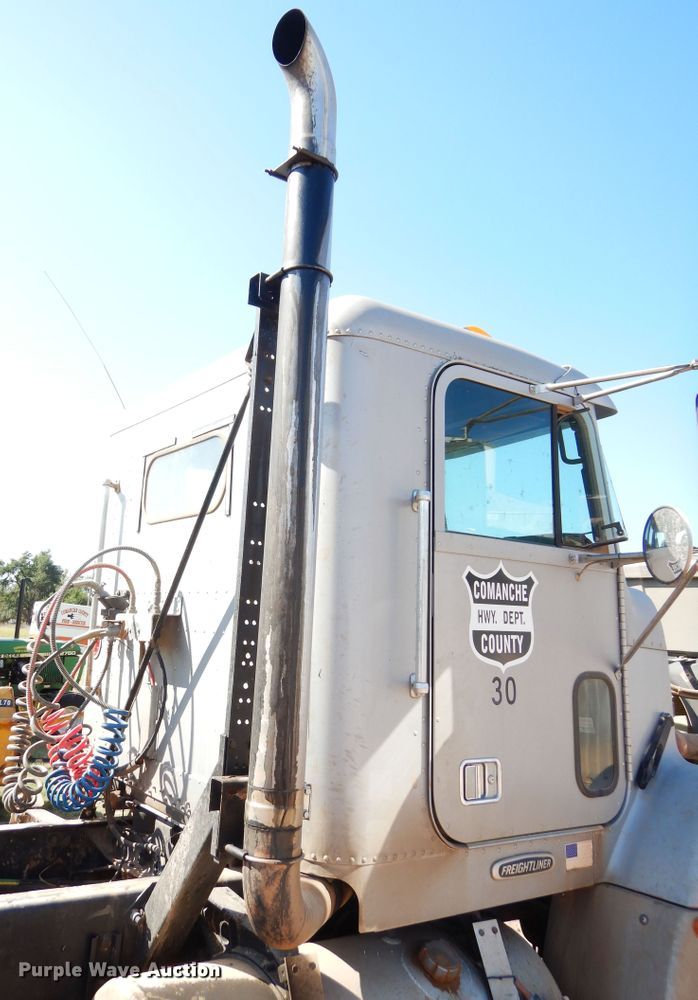 image for item FK9771 2000 Freightliner FLD semi truck