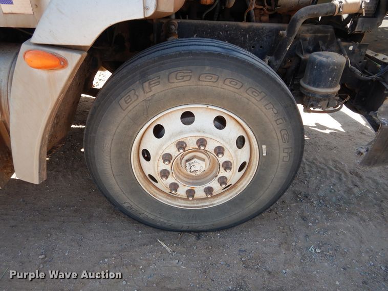 image for item FK9771 2000 Freightliner FLD semi truck