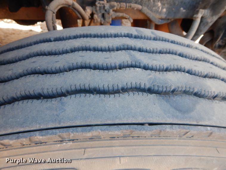 image for item FK9771 2000 Freightliner FLD semi truck