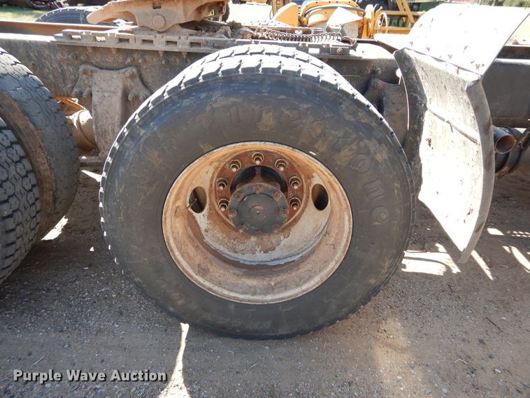 image for item FK9771 2000 Freightliner FLD semi truck