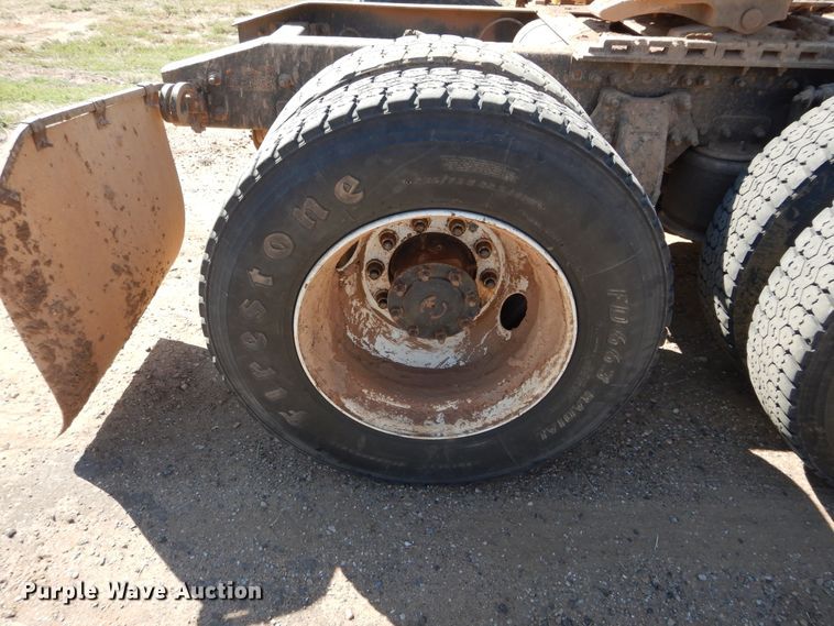 image for item FK9771 2000 Freightliner FLD semi truck