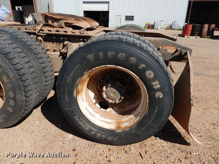 image for item FK9771 2000 Freightliner FLD semi truck