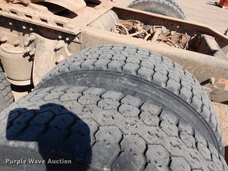 image for item FK9771 2000 Freightliner FLD semi truck