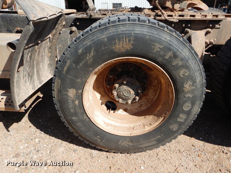 image for item FK9771 2000 Freightliner FLD semi truck