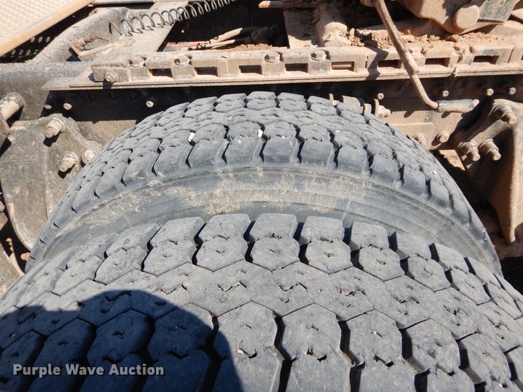 image for item FK9771 2000 Freightliner FLD semi truck