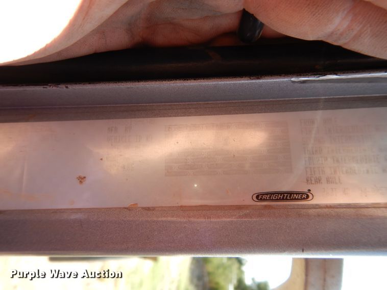 image for item FK9771 2000 Freightliner FLD semi truck