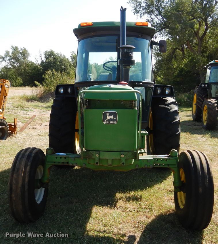 image for item FK9776 1983 John Deere 2750 tractor