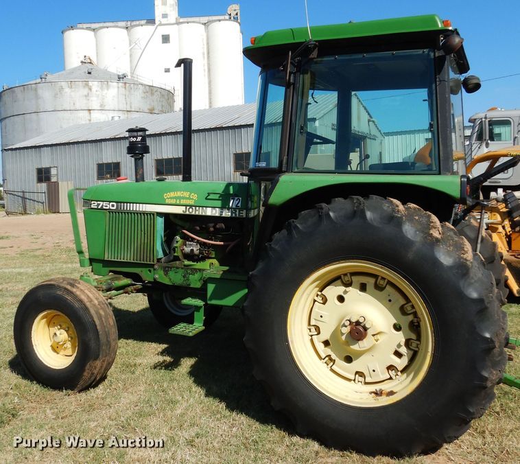 image for item FK9776 1983 John Deere 2750 tractor