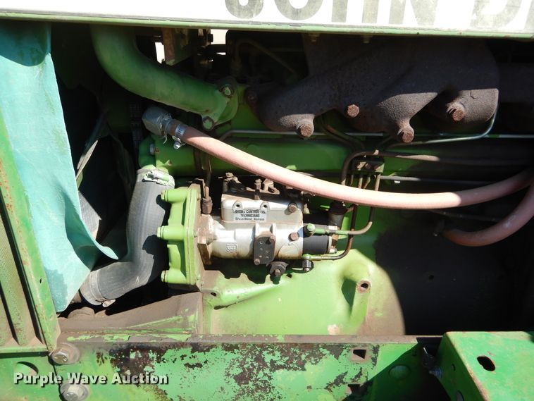 image for item FK9776 1983 John Deere 2750 tractor