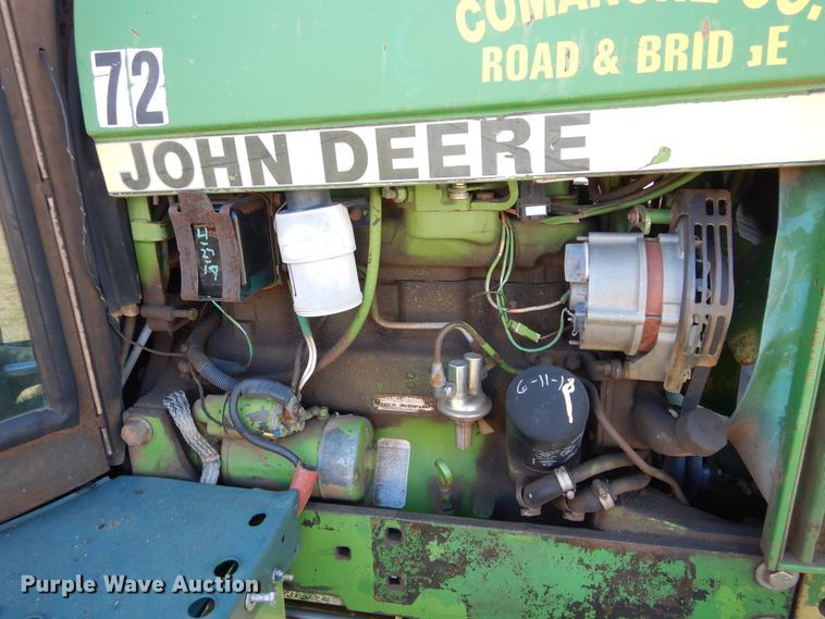 image for item FK9776 1983 John Deere 2750 tractor