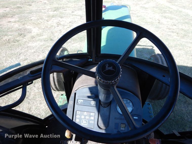 image for item FK9776 1983 John Deere 2750 tractor