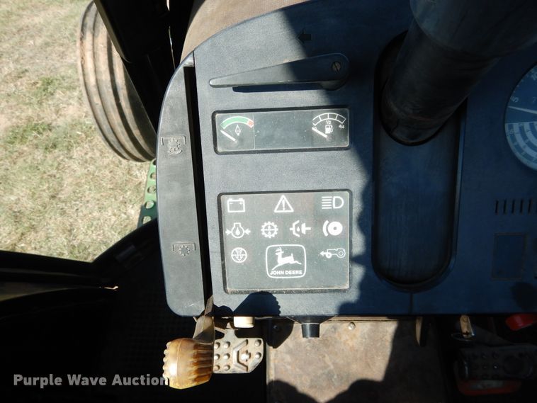 image for item FK9776 1983 John Deere 2750 tractor