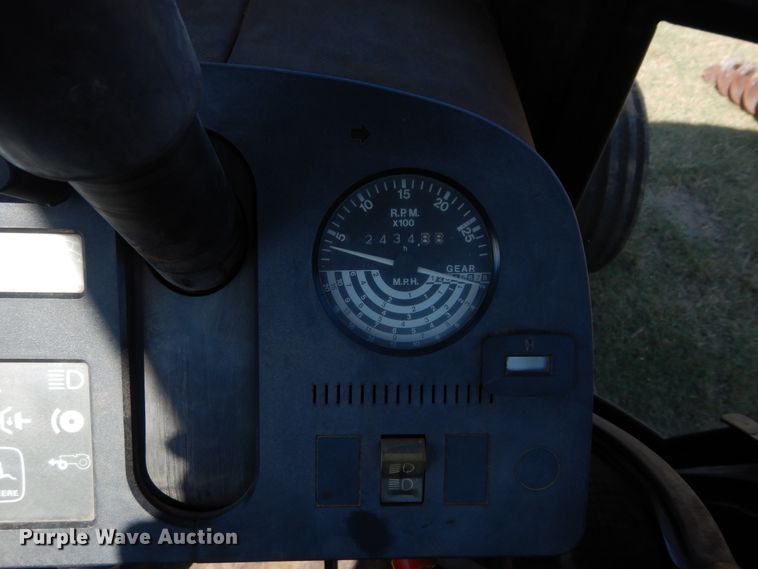 image for item FK9776 1983 John Deere 2750 tractor