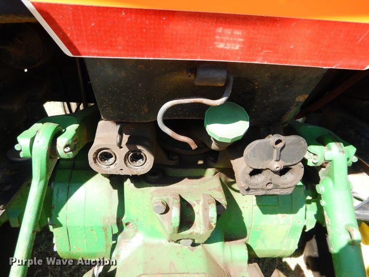 image for item FK9776 1983 John Deere 2750 tractor