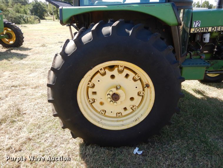 image for item FK9776 1983 John Deere 2750 tractor