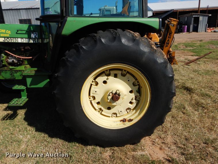 image for item FK9776 1983 John Deere 2750 tractor