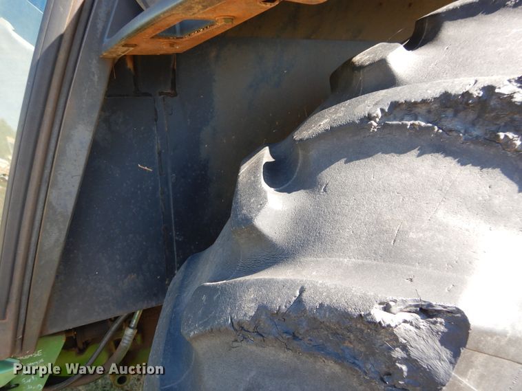 image for item FK9776 1983 John Deere 2750 tractor