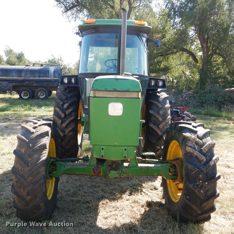 image for item FK9777 1984 John Deere 2950 tractor