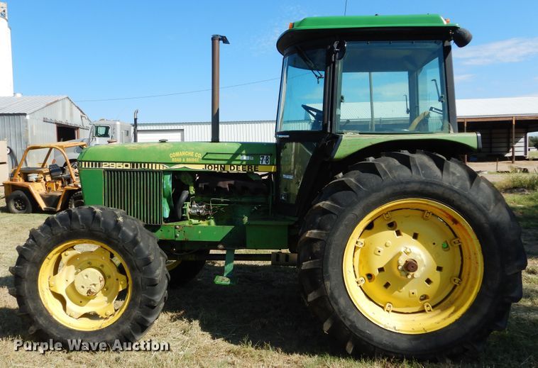 image for item FK9777 1984 John Deere 2950 tractor