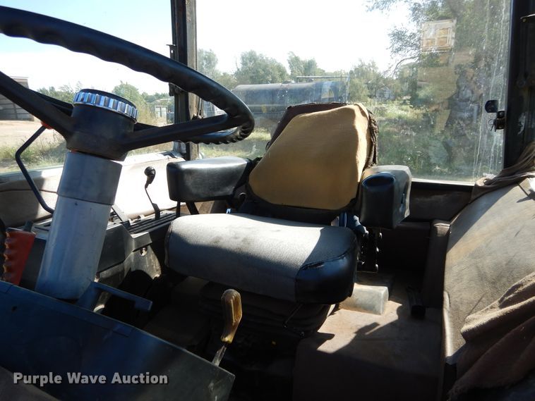 image for item FK9777 1984 John Deere 2950 tractor