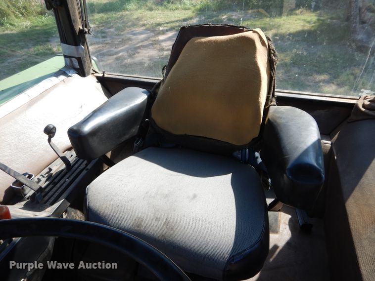 image for item FK9777 1984 John Deere 2950 tractor