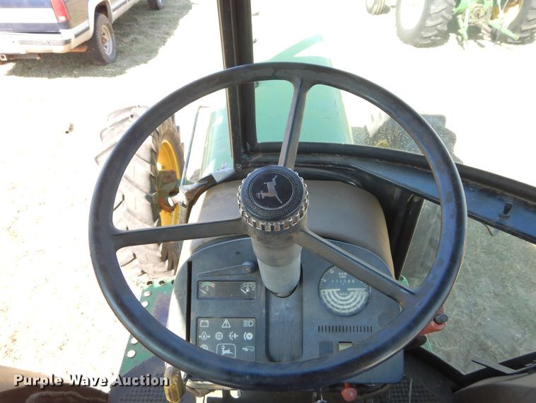 image for item FK9777 1984 John Deere 2950 tractor