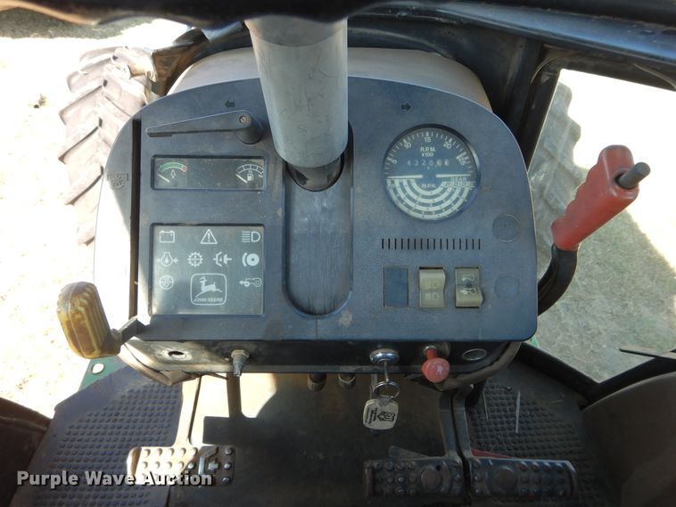 image for item FK9777 1984 John Deere 2950 tractor