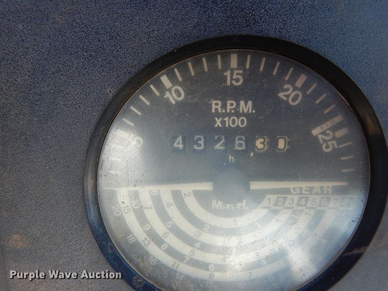 image for item FK9777 1984 John Deere 2950 tractor