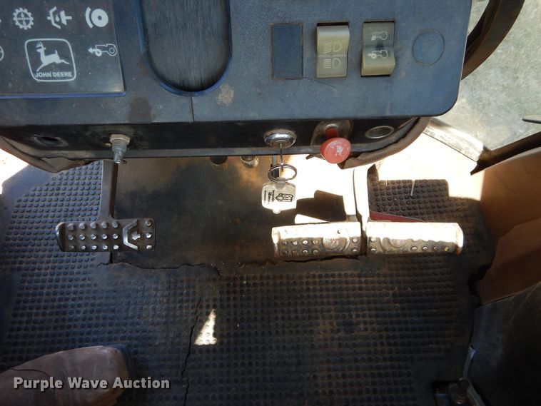 image for item FK9777 1984 John Deere 2950 tractor