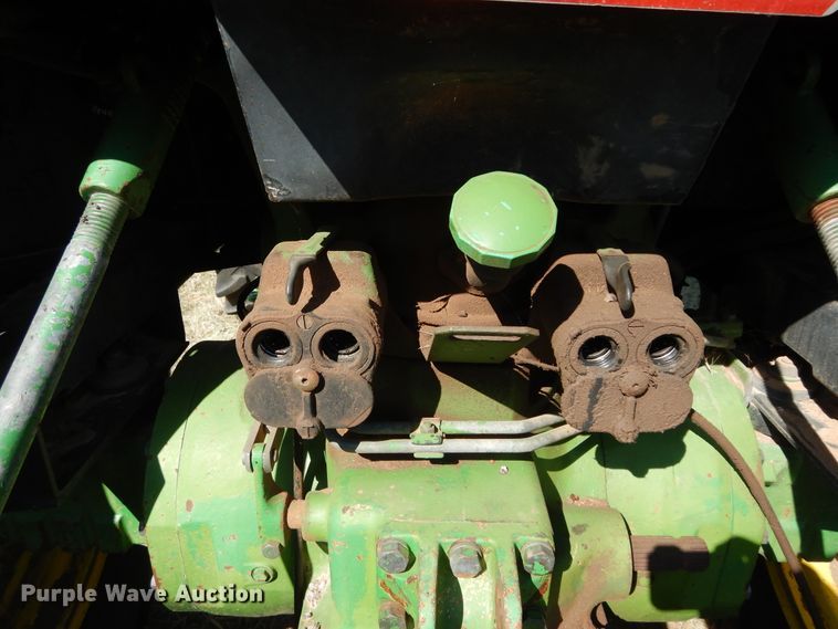 image for item FK9777 1984 John Deere 2950 tractor