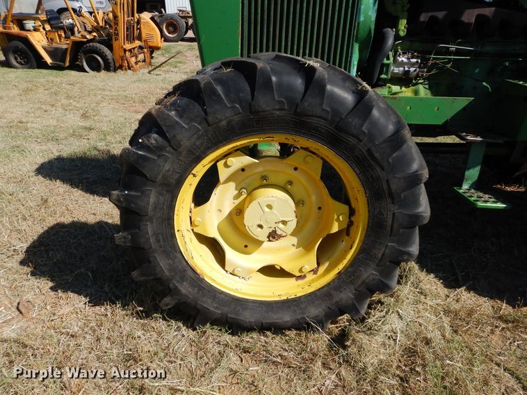 image for item FK9777 1984 John Deere 2950 tractor