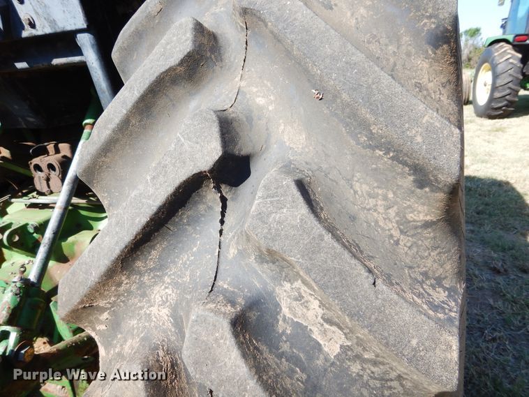 image for item FK9777 1984 John Deere 2950 tractor