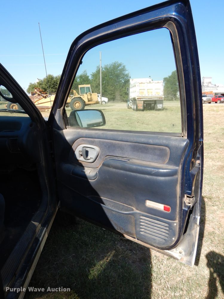 image for item FK9778 1995 Chevrolet K2500 Ext. Cab pickup truck