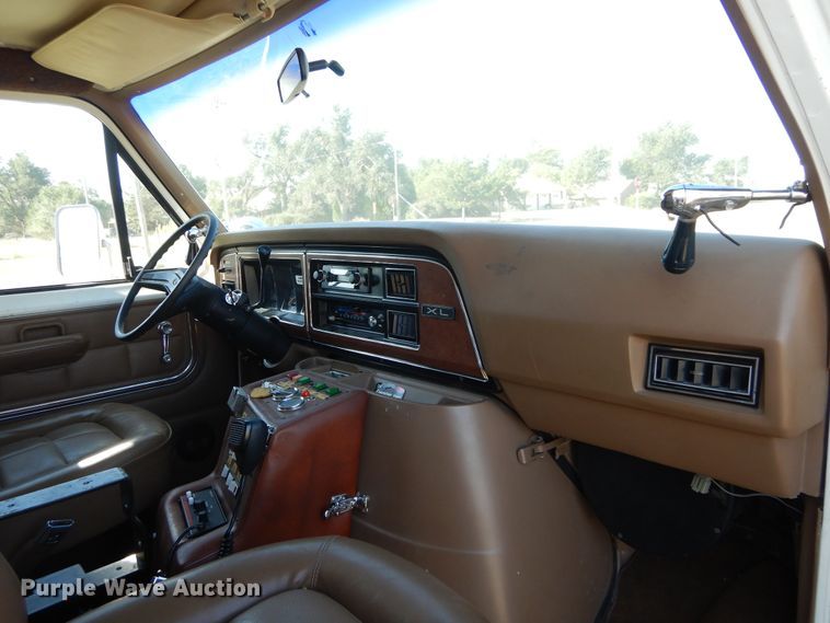 image for item FK9782 1986 Ford Econoline E350 ambulance