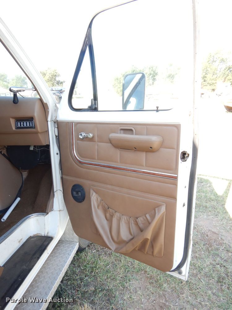 image for item FK9782 1986 Ford Econoline E350 ambulance